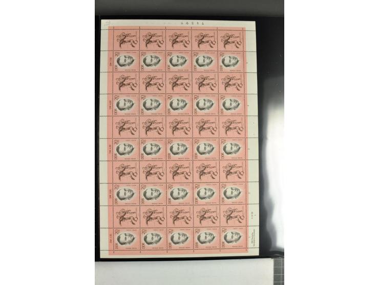 1959/90, umfangreiche postfrische Sammlung der Zusammendruck-Bogen nach Formnummern und Rand-Varianten spezialisiert, dabei D