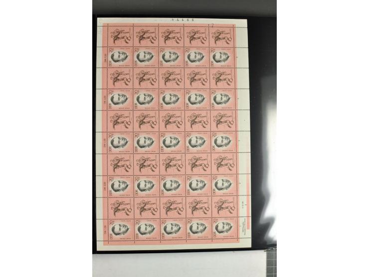 1959/90, umfangreiche postfrische Sammlung der Zusammendruck-Bogen nach Formnummern und Rand-Varianten spezialisiert, dabei D