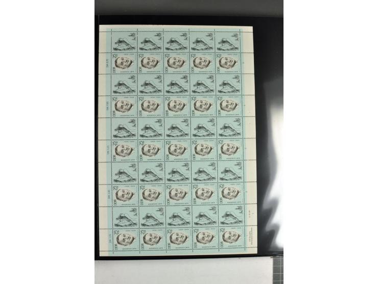 1959/90, umfangreiche postfrische Sammlung der Zusammendruck-Bogen nach Formnummern und Rand-Varianten spezialisiert, dabei D