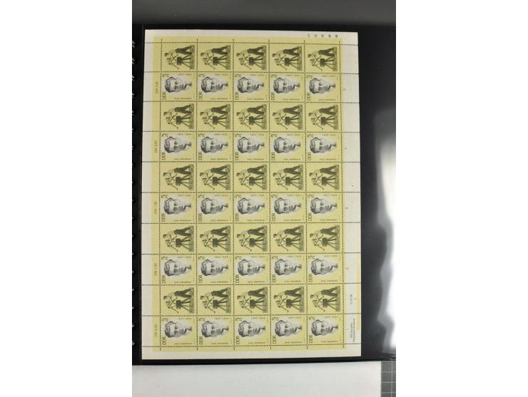 1959/90, umfangreiche postfrische Sammlung der Zusammendruck-Bogen nach Formnummern und Rand-Varianten spezialisiert, dabei D