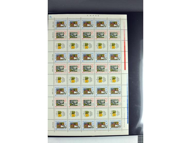 1959/90, umfangreiche postfrische Sammlung der Zusammendruck-Bogen nach Formnummern und Rand-Varianten spezialisiert, dabei D