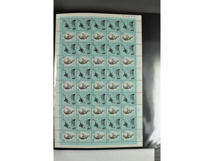 1959/90, umfangreiche postfrische Sammlung der Zusammendruck-Bogen nach Formnummern und Rand-Varianten spezialisiert, dabei D