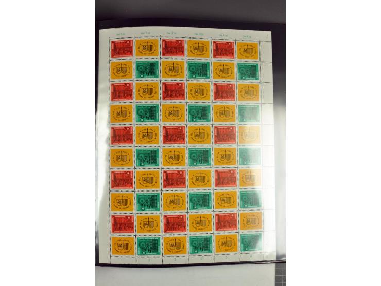 1959/90, umfangreiche postfrische Sammlung der Zusammendruck-Bogen nach Formnummern und Rand-Varianten spezialisiert, dabei D