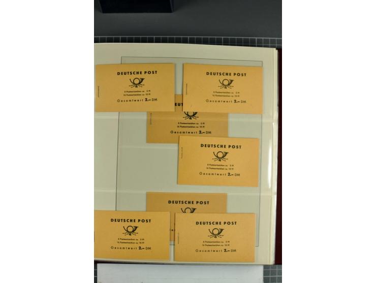 1955/90, postfrische Sammlung der Markenheftchen 1-10 mit verschiedenen Varianten, dabei MH 1 a1.1 bis 4, 1 a2.1 und a2.4, 1 