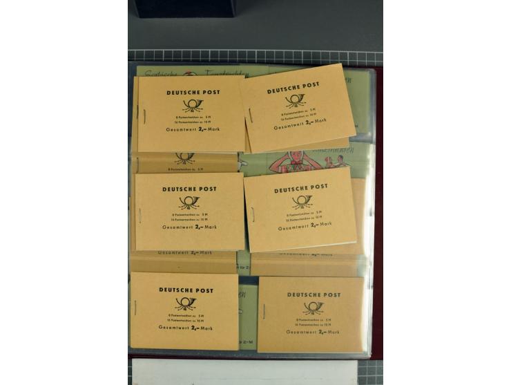 1955/90, postfrische Sammlung der Markenheftchen 1-10 mit verschiedenen Varianten, dabei MH 1 a1.1 bis 4, 1 a2.1 und a2.4, 1 