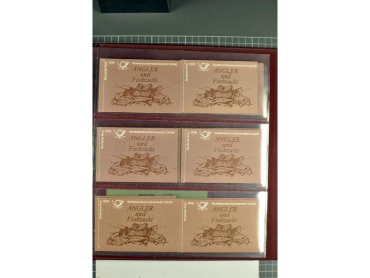 1955/90, postfrische Sammlung der Markenheftchen 1-10 mit verschiedenen Varianten, dabei MH 1 a1.1 bis 4, 1 a2.1 und a2.4, 1 