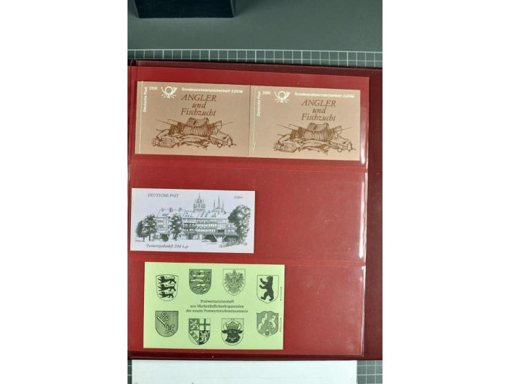 1955/90, postfrische Sammlung der Markenheftchen 1-10 mit verschiedenen Varianten, dabei MH 1 a1.1 bis 4, 1 a2.1 und a2.4, 1 