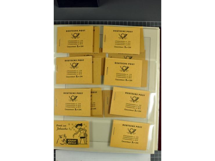 1955/90, postfrische Sammlung der Markenheftchen 1-10 mit verschiedenen Varianten, dabei MH 1 a1.1 bis 4, 1 a2.1 und a2.4, 1 