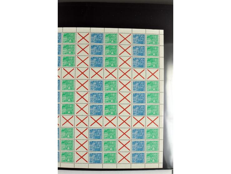 1955/90, postfrische Sammlung der Markenheftchenbogen 1-21 mit verschiedenen Zähnungs-Varianten und Plattenfehler, dabei MHB 