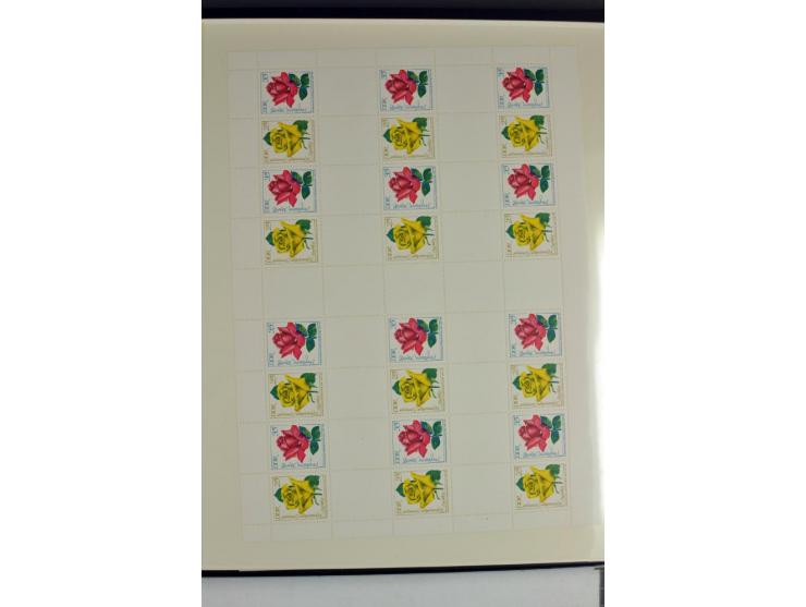 1955/90, postfrische Sammlung der Markenheftchenbogen 1-21 mit verschiedenen Zähnungs-Varianten und Plattenfehler, dabei MHB 