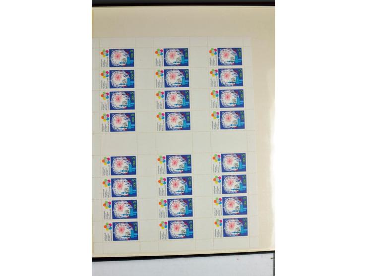 1955/90, postfrische Sammlung der Markenheftchenbogen 1-21 mit verschiedenen Zähnungs-Varianten und Plattenfehler, dabei MHB 