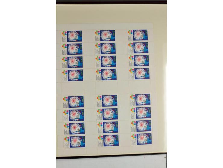 1955/90, postfrische Sammlung der Markenheftchenbogen 1-21 mit verschiedenen Zähnungs-Varianten und Plattenfehler, dabei MHB 