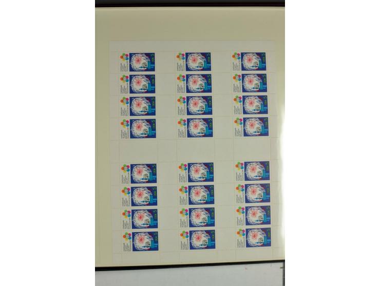 1955/90, postfrische Sammlung der Markenheftchenbogen 1-21 mit verschiedenen Zähnungs-Varianten und Plattenfehler, dabei MHB 
