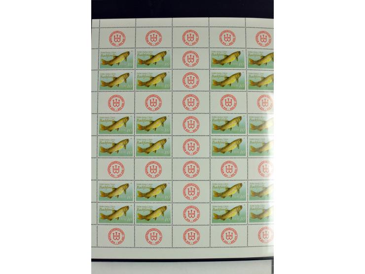 1955/90, postfrische Sammlung der Markenheftchenbogen 1-21 mit verschiedenen Zähnungs-Varianten und Plattenfehler, dabei MHB 