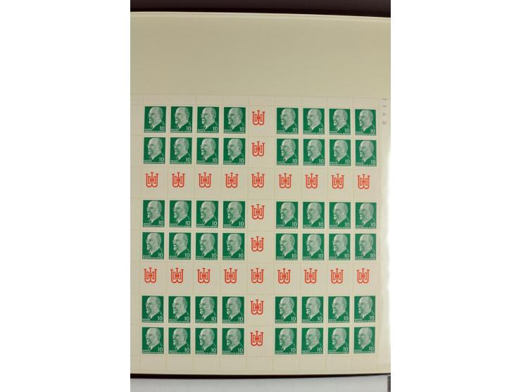 1955/90, postfrische Sammlung der Markenheftchenbogen 1-21 mit verschiedenen Zähnungs-Varianten und Plattenfehler, dabei MHB 