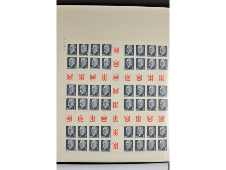 1955/90, postfrische Sammlung der Markenheftchenbogen 1-21 mit verschiedenen Zähnungs-Varianten und Plattenfehler, dabei MHB 