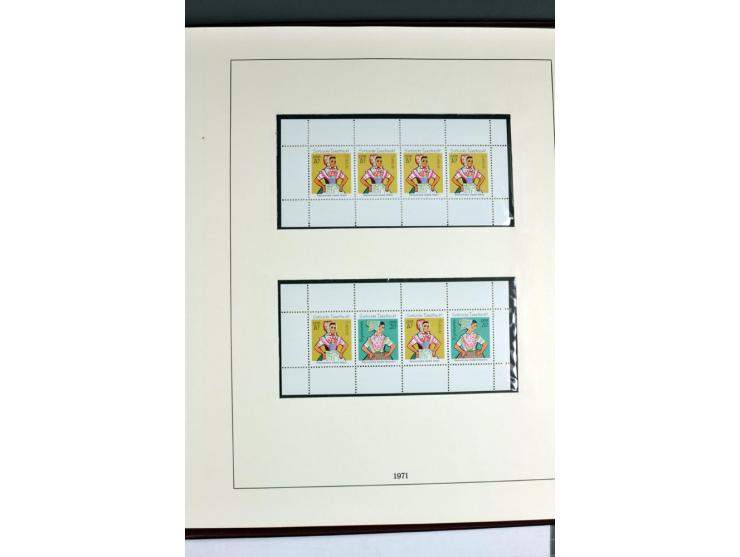 1955/90, postfrische Sammlung der Markenheftchenblätter 1-21 mit verschiedenen Zähnungs-Varianten und Plattenfehler, Aufstell