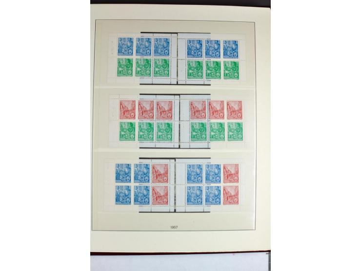 1955/90, postfrische Sammlung der Markenheftchenblätter 1-21 mit verschiedenen Zähnungs-Varianten und Plattenfehler, Aufstell