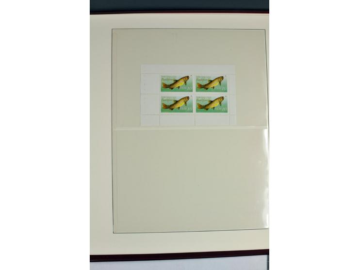 1955/90, postfrische Sammlung der Markenheftchenblätter 1-21 mit verschiedenen Zähnungs-Varianten und Plattenfehler, Aufstell