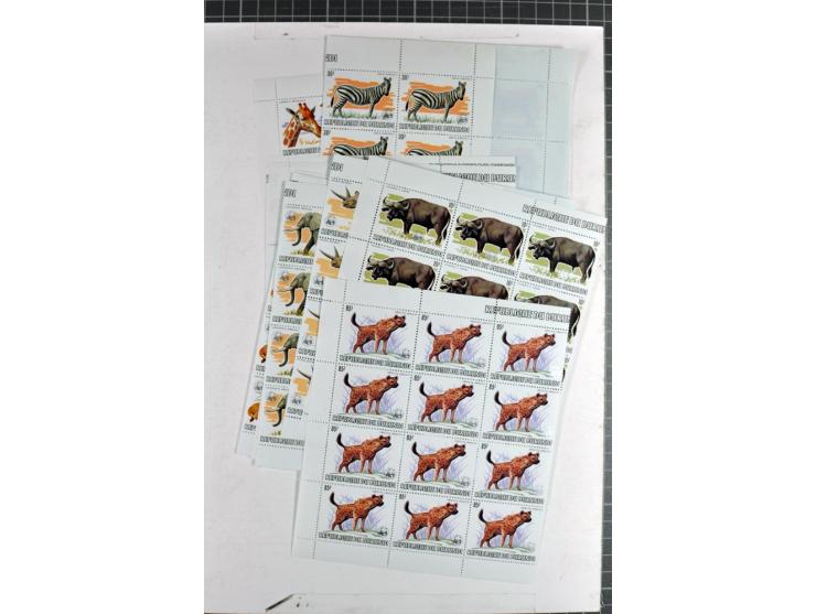 1983, Tiere / WWF mit silbernem Emblem 2Fr.-85 Fr., 20 komplette Sätze in gefalteten Bogen, postfrisch (Mi. 1596-1608; 20.000