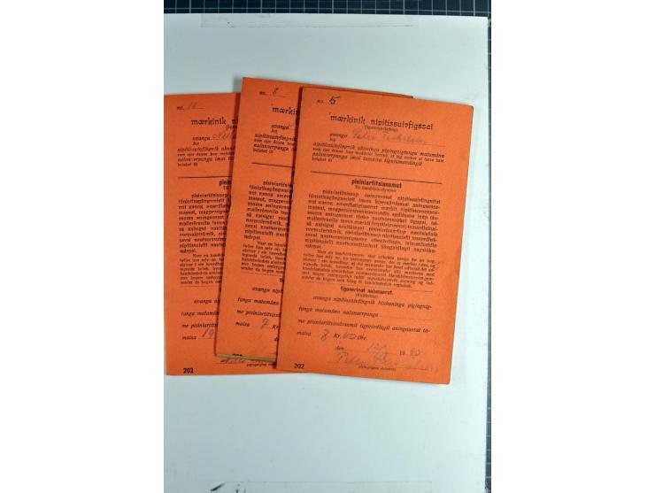 1939, Postsparmarken, etwa 2700 Stück in 87 Sparheften, beide Wertstufen und verschiedene Stempel
