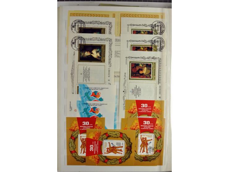 1866/2012, postfrische Sammlung mit einigen wenigen ungebrauchten, in den Hauptnummern in weiten Teilen kpl. mit u.a. Mi.-Nr.