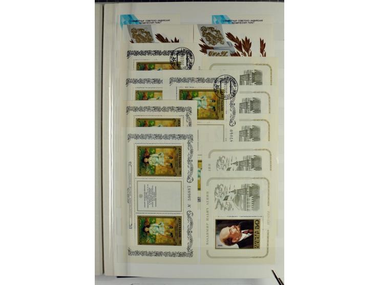 1866/2012, postfrische Sammlung mit einigen wenigen ungebrauchten, in den Hauptnummern in weiten Teilen kpl. mit u.a. Mi.-Nr.
