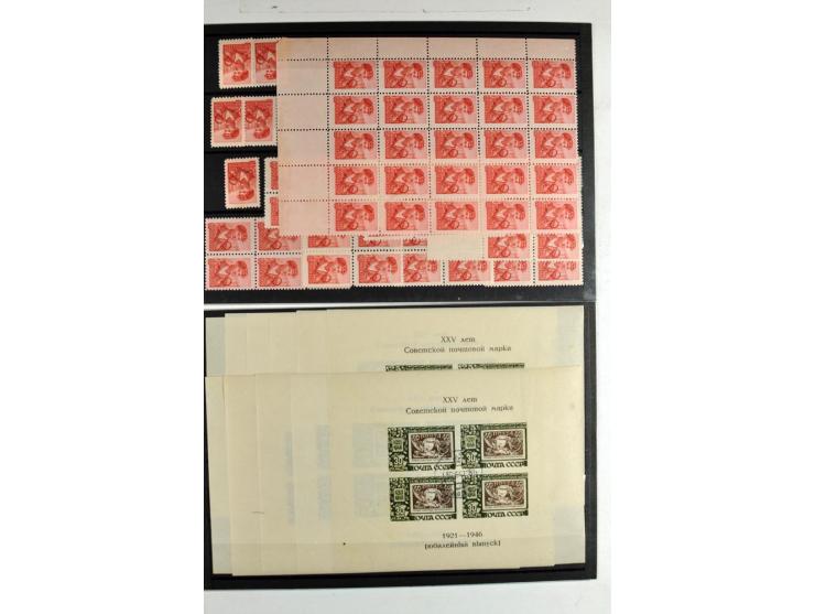 1939/56, fast ausschließlich postfrischer Lagerbestand besserer Werte in wenigen Sorten, dabei u.a. 38 Blocks ex Bl. 6-8, sow