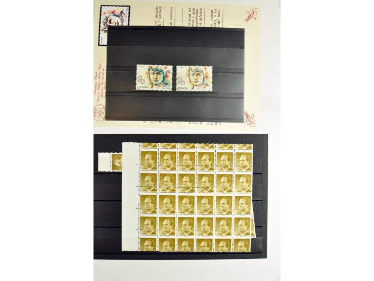 1930/89 (ca.), postfrische Partie von etwa 640 Abarten, dabei ungezähnte Marken, Farbfehldrucke, fehlende Farben, etc.; viele