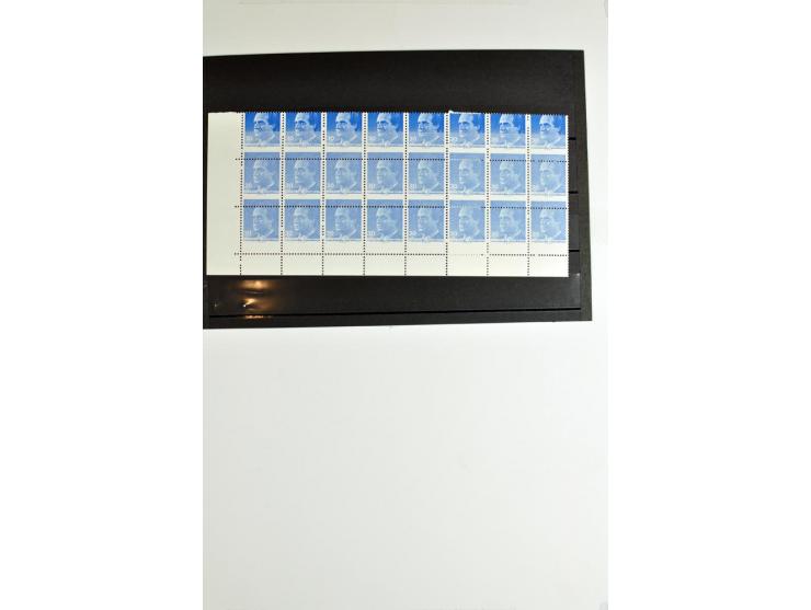 1930/89 (ca.), postfrische Partie von etwa 640 Abarten, dabei ungezähnte Marken, Farbfehldrucke, fehlende Farben, etc.; viele