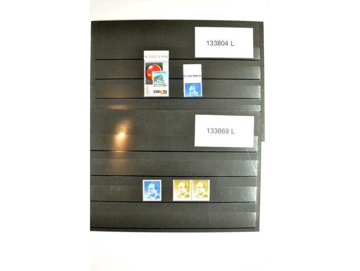 1930/89 (ca.), postfrische Partie von etwa 640 Abarten, dabei ungezähnte Marken, Farbfehldrucke, fehlende Farben, etc.; viele