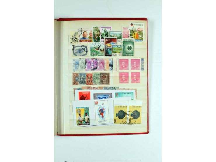1923/90, postfrische, ungebrauchte und gestempelte Partie in 7 Einsteckbüchern