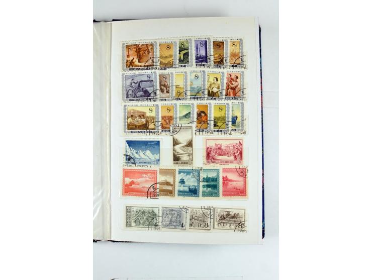 1949/81, postfrische und gestempelte Partie mit besseren Sätzen in 2 Einsteckbüchern