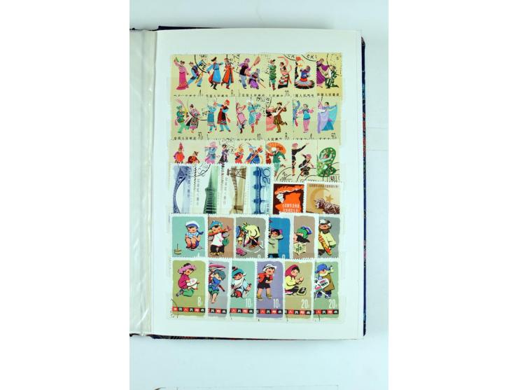 1949/81, postfrische und gestempelte Partie mit besseren Sätzen in 2 Einsteckbüchern