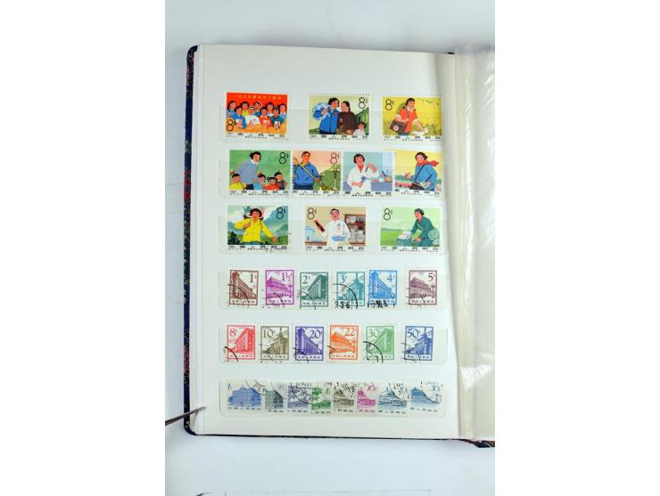 1949/81, postfrische und gestempelte Partie mit besseren Sätzen in 2 Einsteckbüchern