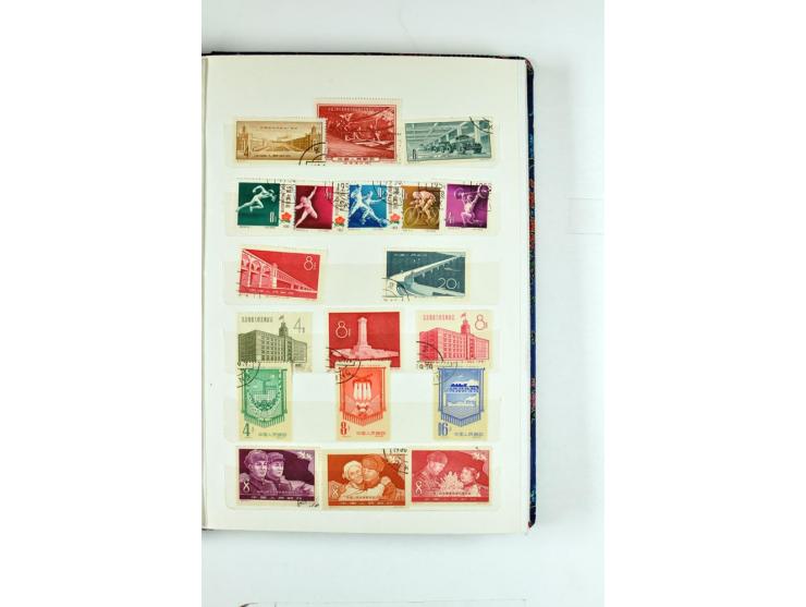 1949/81, postfrische und gestempelte Partie mit besseren Sätzen in 2 Einsteckbüchern