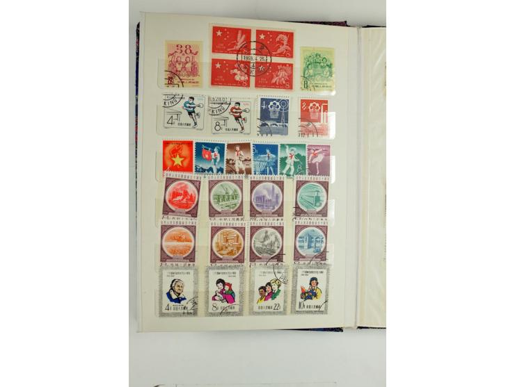 1949/81, postfrische und gestempelte Partie mit besseren Sätzen in 2 Einsteckbüchern