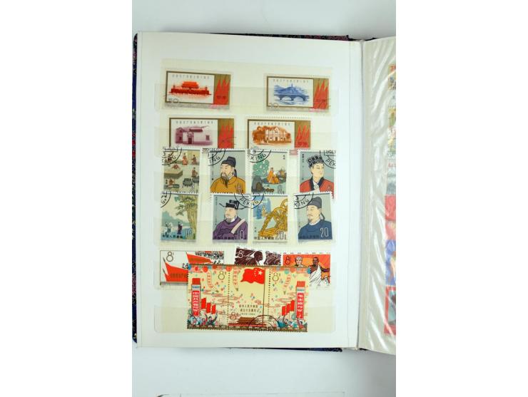 1949/81, postfrische und gestempelte Partie mit besseren Sätzen in 2 Einsteckbüchern