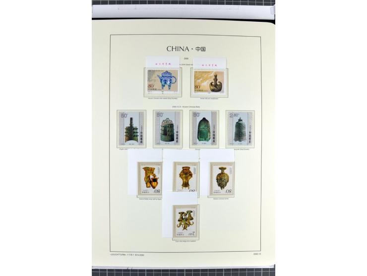 1982/2004, postfrische, in den Hauptnummern anscheinend kpl. Sammlung, dazu ältere Doubletten mit u.a. Bl.20 und 22, Markenhe
