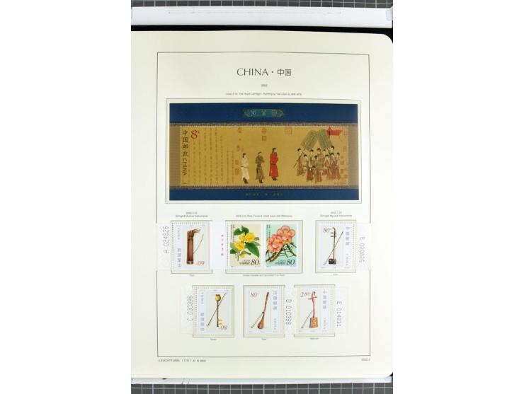 1982/2004, postfrische, in den Hauptnummern anscheinend kpl. Sammlung, dazu ältere Doubletten mit u.a. Bl.20 und 22, Markenhe