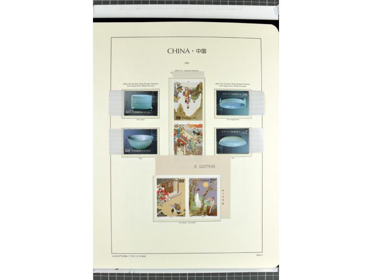 1982/2004, postfrische, in den Hauptnummern anscheinend kpl. Sammlung, dazu ältere Doubletten mit u.a. Bl.20 und 22, Markenhe