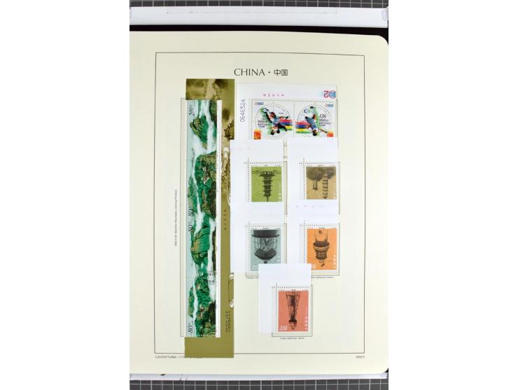 1982/2004, postfrische, in den Hauptnummern anscheinend kpl. Sammlung, dazu ältere Doubletten mit u.a. Bl.20 und 22, Markenhe