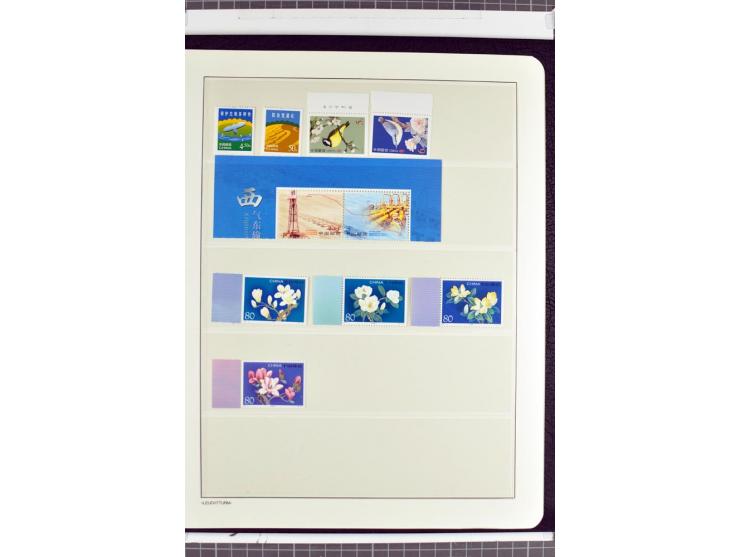 1982/2004, postfrische, in den Hauptnummern anscheinend kpl. Sammlung, dazu ältere Doubletten mit u.a. Bl.20 und 22, Markenhe