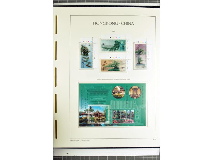 1982/2004, postfrische, in den Hauptnummern anscheinend kpl. Sammlung, dazu ältere Doubletten mit u.a. Bl.20 und 22, Markenhe