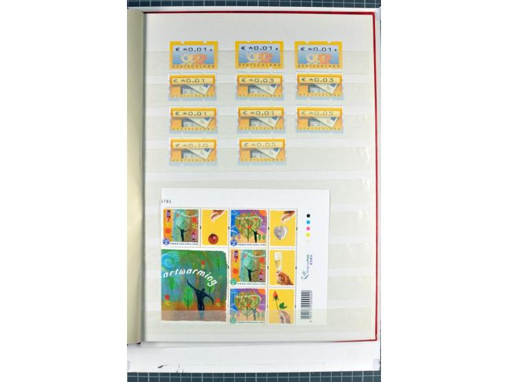 1982/2004, postfrische, in den Hauptnummern anscheinend kpl. Sammlung, dazu ältere Doubletten mit u.a. Bl.20 und 22, Markenhe