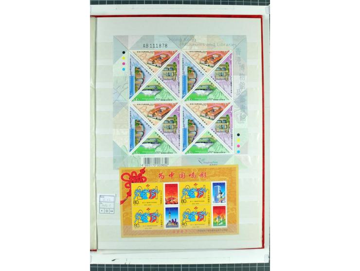 1982/2004, postfrische, in den Hauptnummern anscheinend kpl. Sammlung, dazu ältere Doubletten mit u.a. Bl.20 und 22, Markenhe