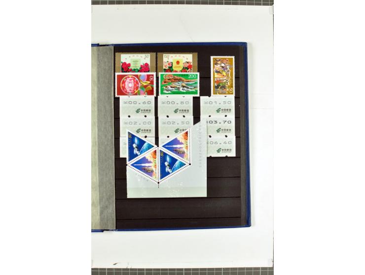 1982/2004, postfrische, in den Hauptnummern anscheinend kpl. Sammlung, dazu ältere Doubletten mit u.a. Bl.20 und 22, Markenhe