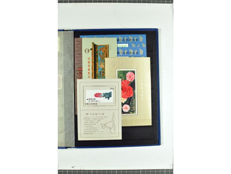 1982/2004, postfrische, in den Hauptnummern anscheinend kpl. Sammlung, dazu ältere Doubletten mit u.a. Bl.20 und 22, Markenhe
