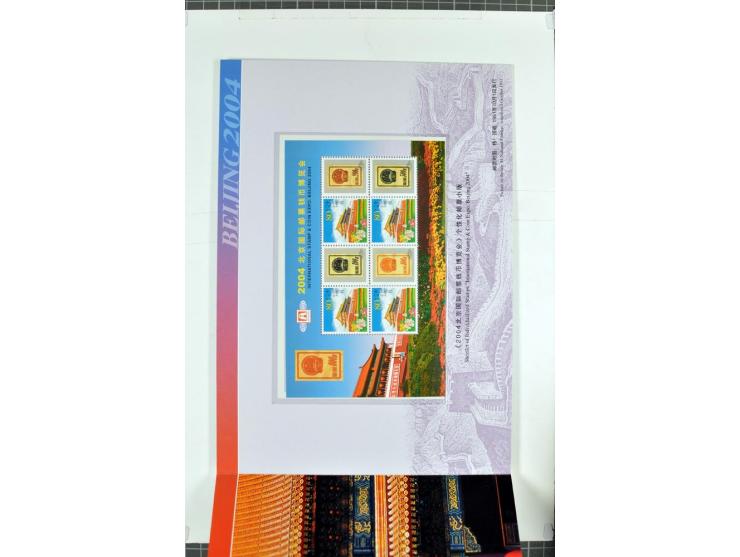 1982/2004, postfrische, in den Hauptnummern anscheinend kpl. Sammlung, dazu ältere Doubletten mit u.a. Bl.20 und 22, Markenhe