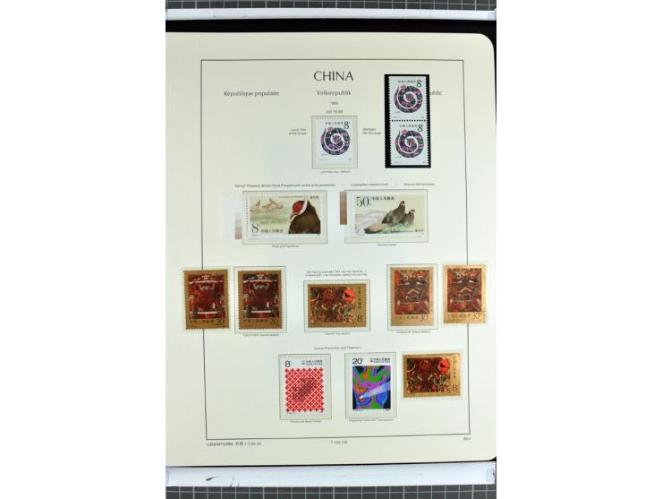 1982/2004, postfrische, in den Hauptnummern anscheinend kpl. Sammlung, dazu ältere Doubletten mit u.a. Bl.20 und 22, Markenhe